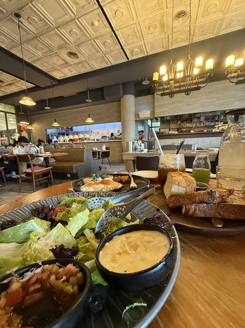 Second Floor 貳樓嘉義秀泰店