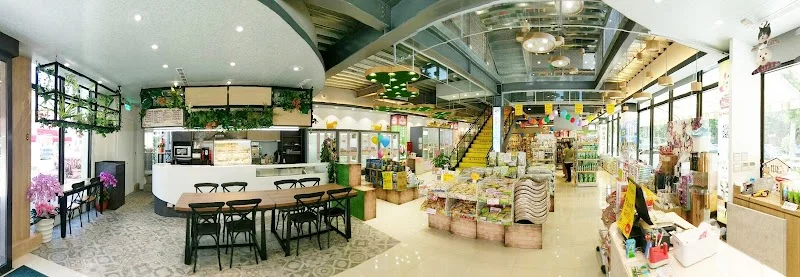 中圓寵物(股)公司林口旗艦分公司